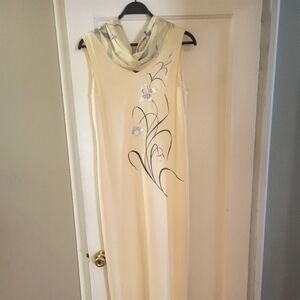 Elegant banana cream gown has only been worn 1 time